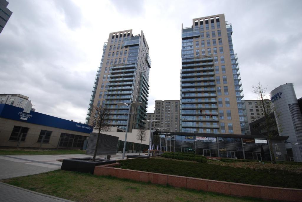 Platinum Towers Country 2 Country Aparthotel Warsawa Bagian luar foto